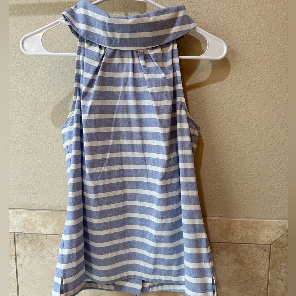 Sale to Sable button down back top